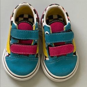 Infant vans with Velcro Straps